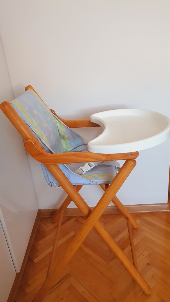 Drewniane krzesełko do karmienia firmy Mothercare