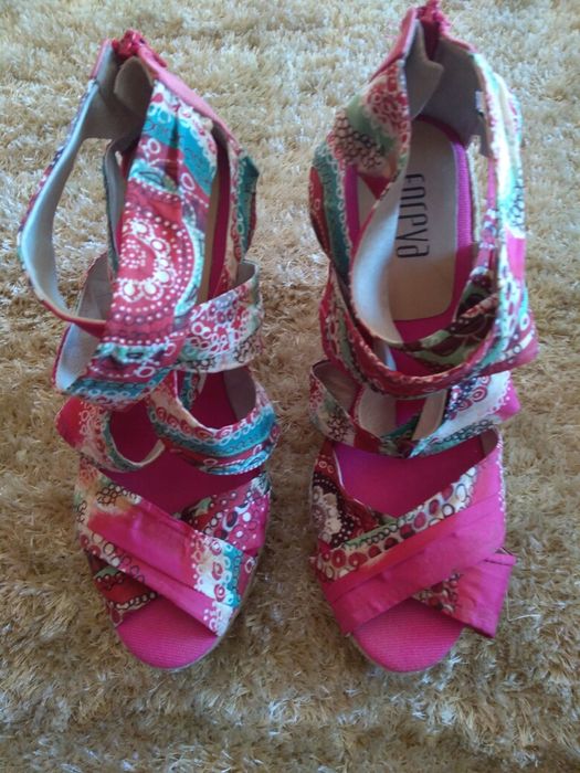 Sandálias (Foreva) e outra Marca n.39