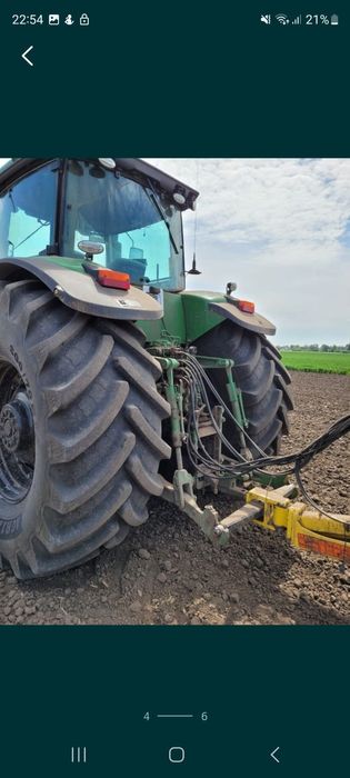 Ciągnik John Deere 8330