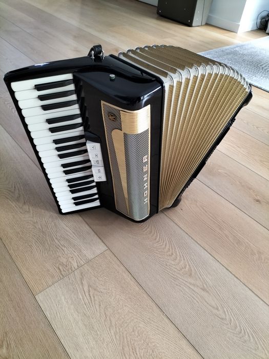 Akordeon Hohner Lucia III 96 basów 3 chóry,stan IDEALNY !
