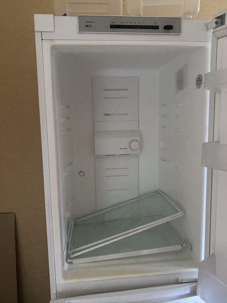 Холодильник двухкамерный исправный