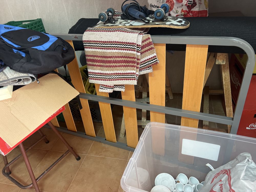 Cama solteiro com colchao nova