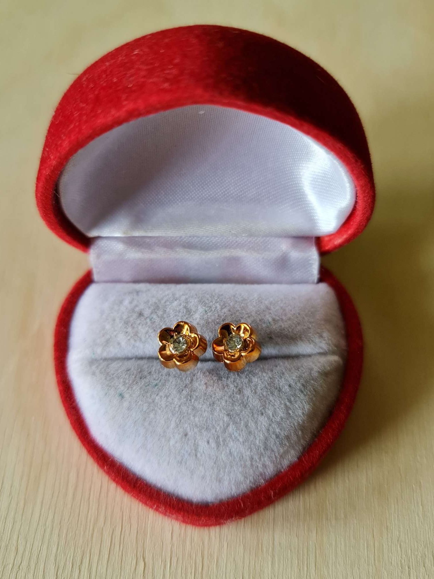 Eleganckie kolczyki kwiatuszki kolczyki kwiatki kolczyki kwiaty wkręty