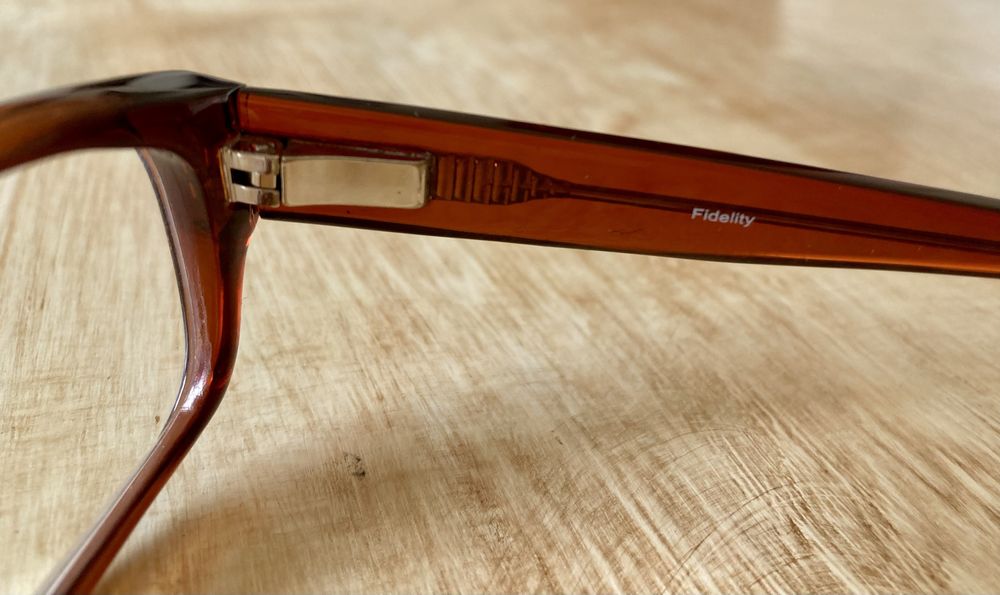 Armação de óculos marca Fidelity (Multióticas)