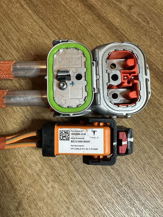 Порт зарядки CCS2 з проводкою + ретрофіт Tesla Model 3/Y