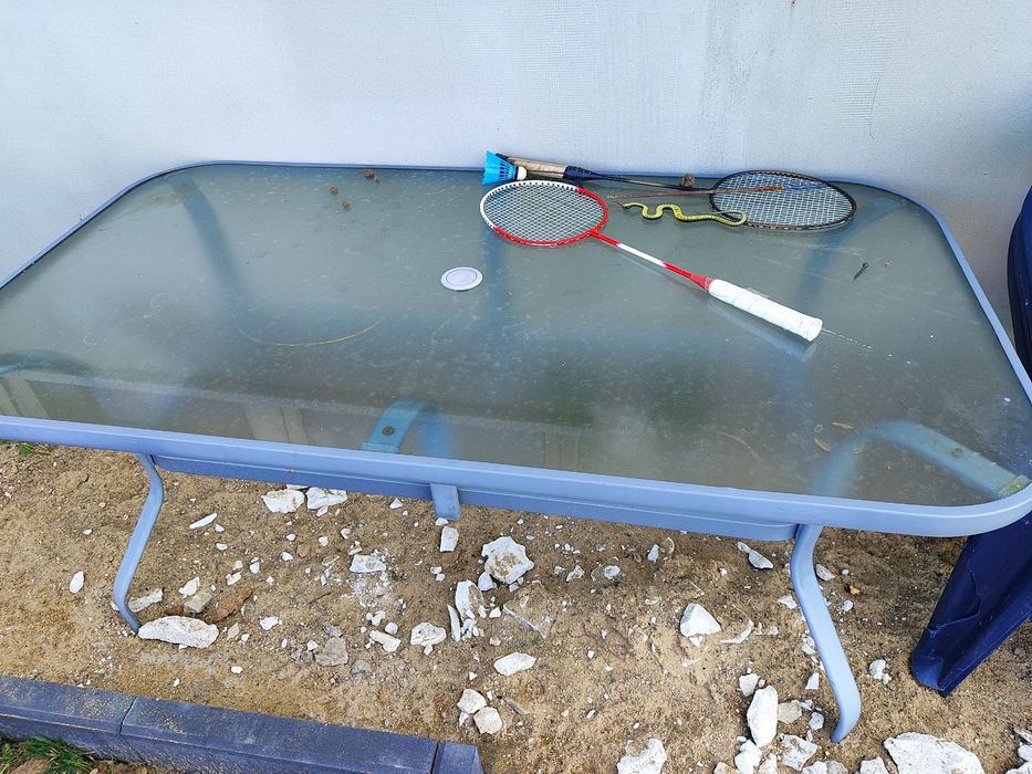 Stół i krzesła ogrodowe