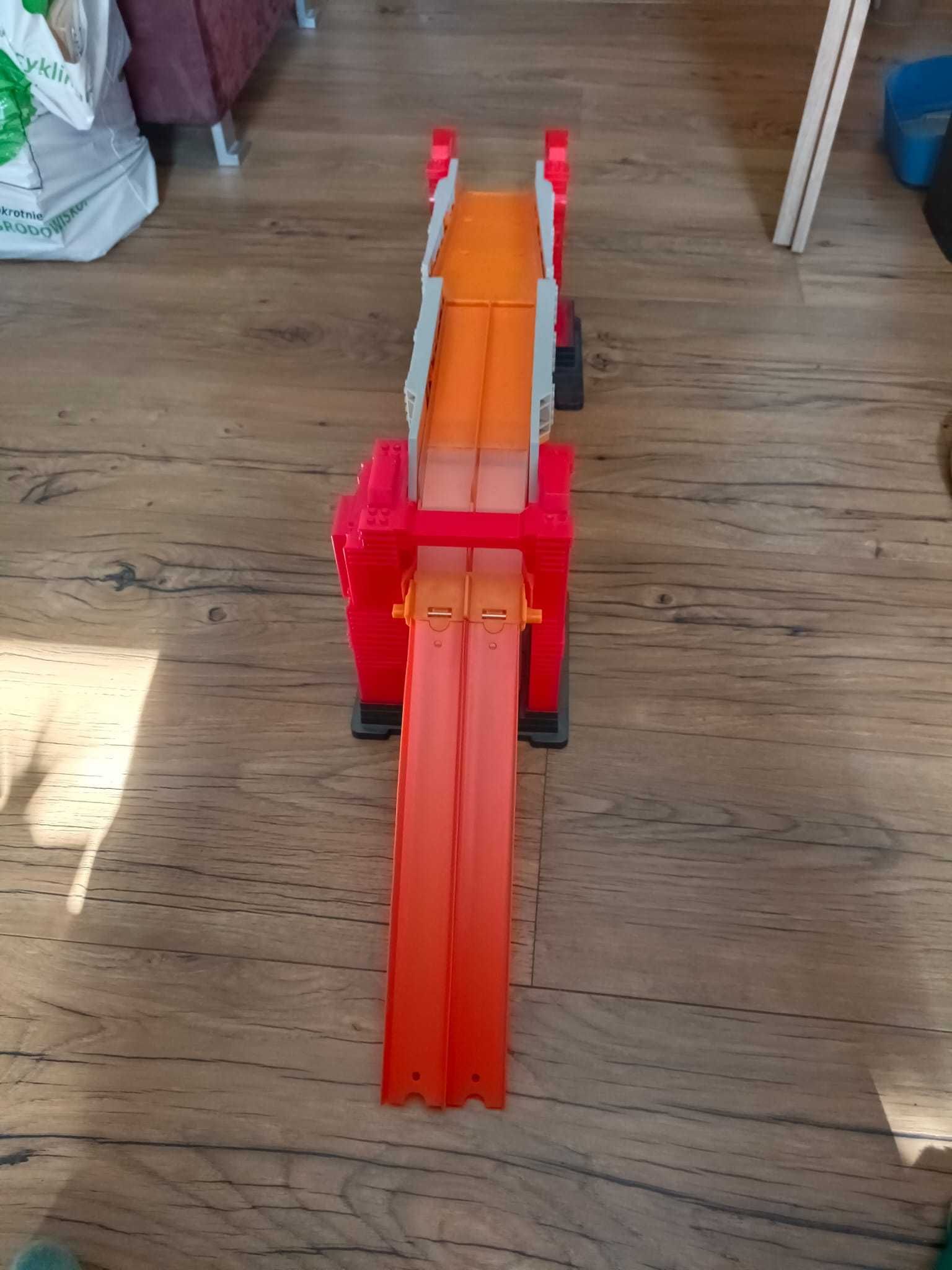 Tor Hot Wheels opadajacy most,  DWW97 Track Builder Mattel