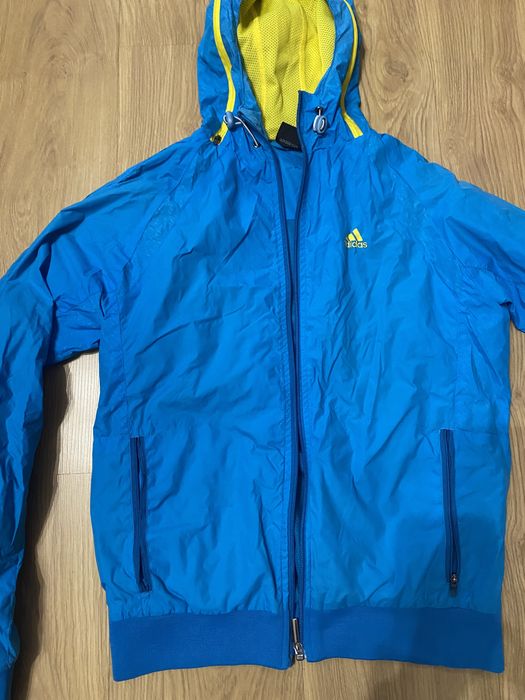 Вітровка весна -лвто