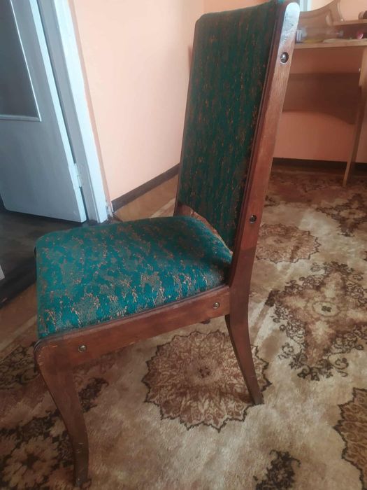 Продаються стільці