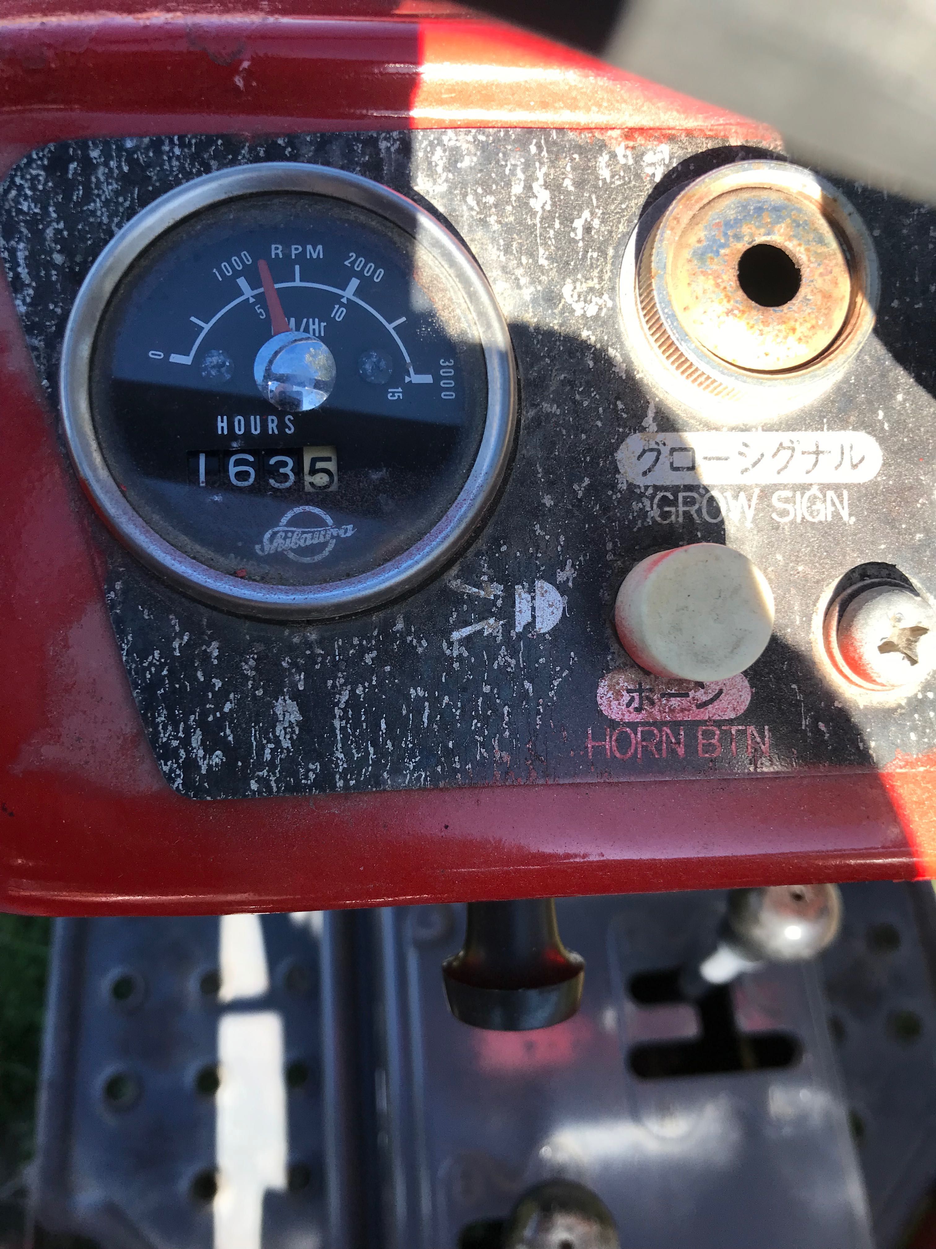 Vendo trator agrícola muito bem estimado