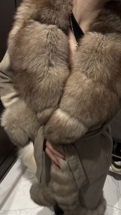 Пальто с мехом песец