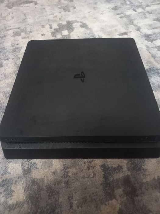 PS 4 SLIM 400GB + два диска GTA 5 та FIFA23