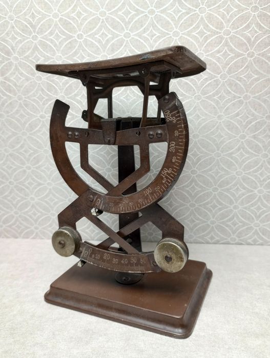 Stara, sygnowana waga pocztowa. BILATERAL