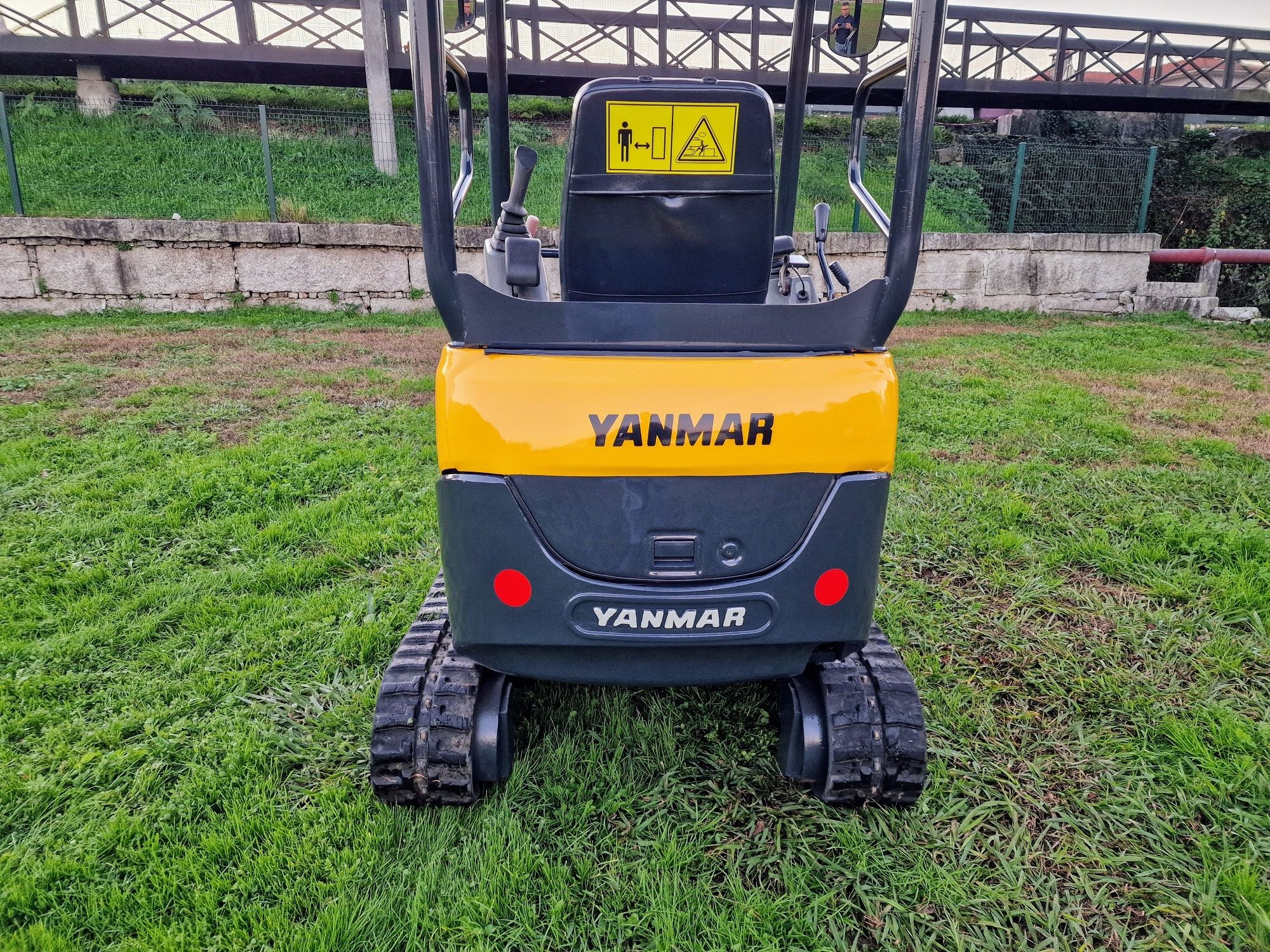 Mini escavadora yanmar 1.8 tn