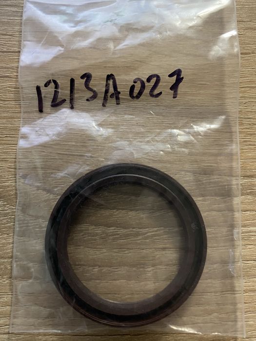 Сальник коленвала двигателя Mitsubishi 1213A027