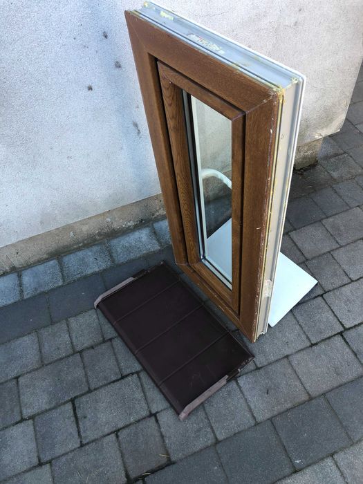 używane łazienkowe okno pcv 41,5szer/90wys