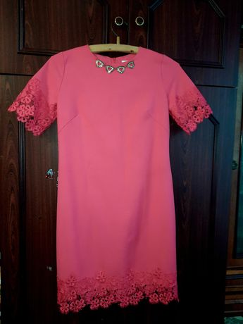 Рожева жіноча сукня