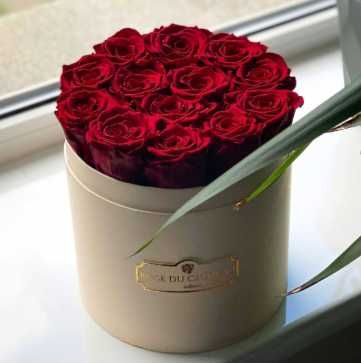 Czerwone Wieczne Róże W Brzoskwiniowym Boxie | WALENTYNKI |