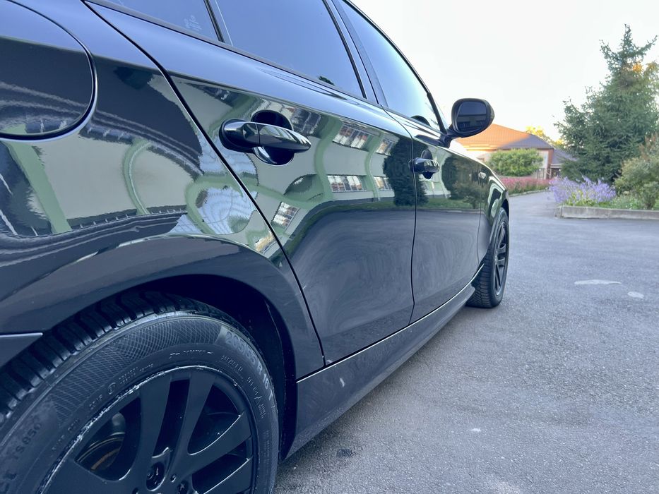 У продажy BMW 2.0 Бензин.Автомат