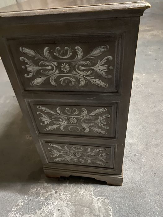 Comoda antiga madeira trabalhada