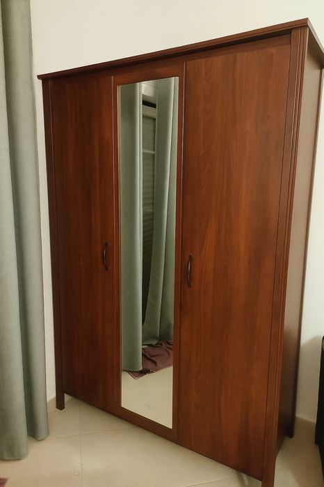 Roupeiro Brussali IKEA castanho