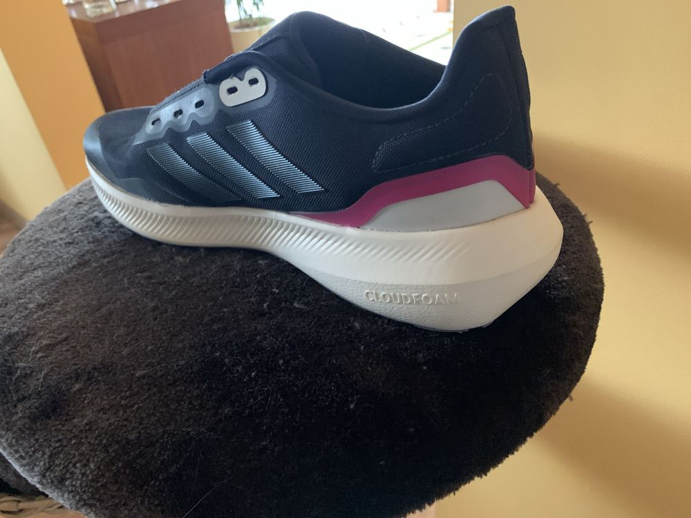 Buty sportowe damskie