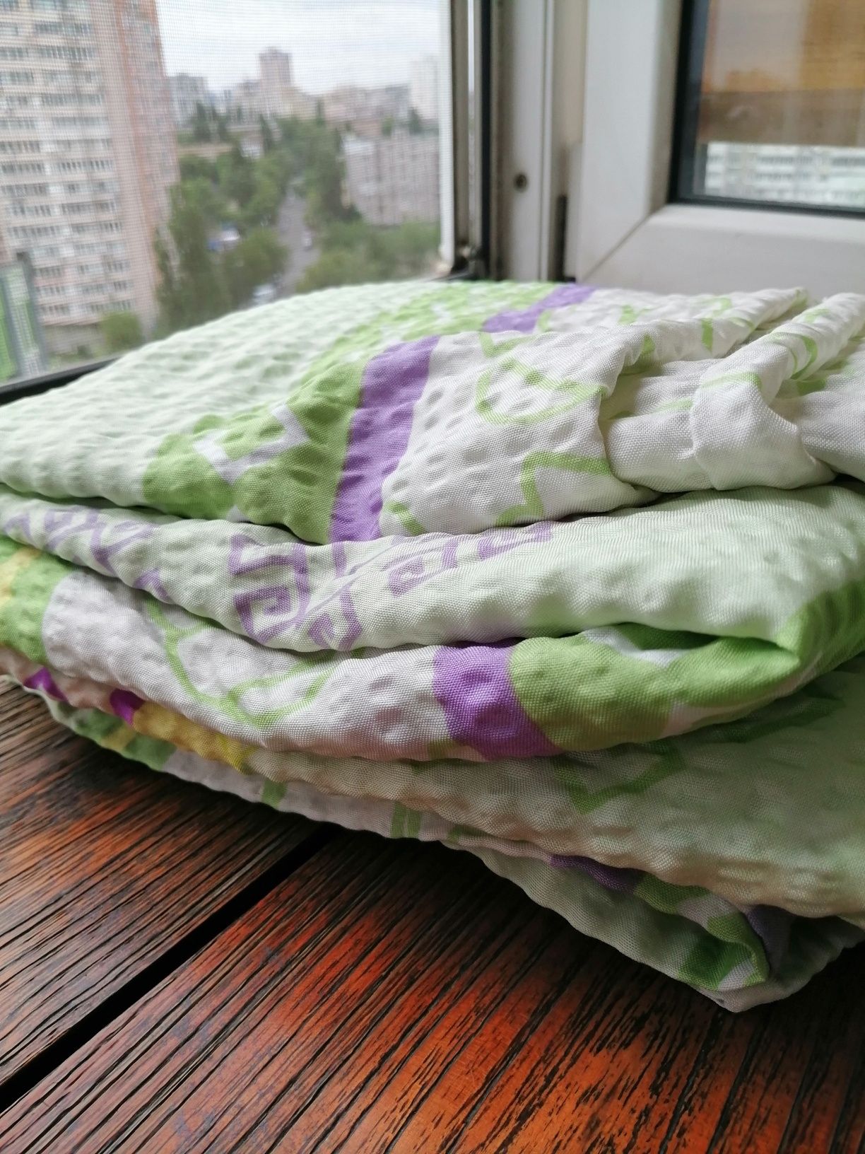 Постельное белье (пододеяльник и две наволочки) )