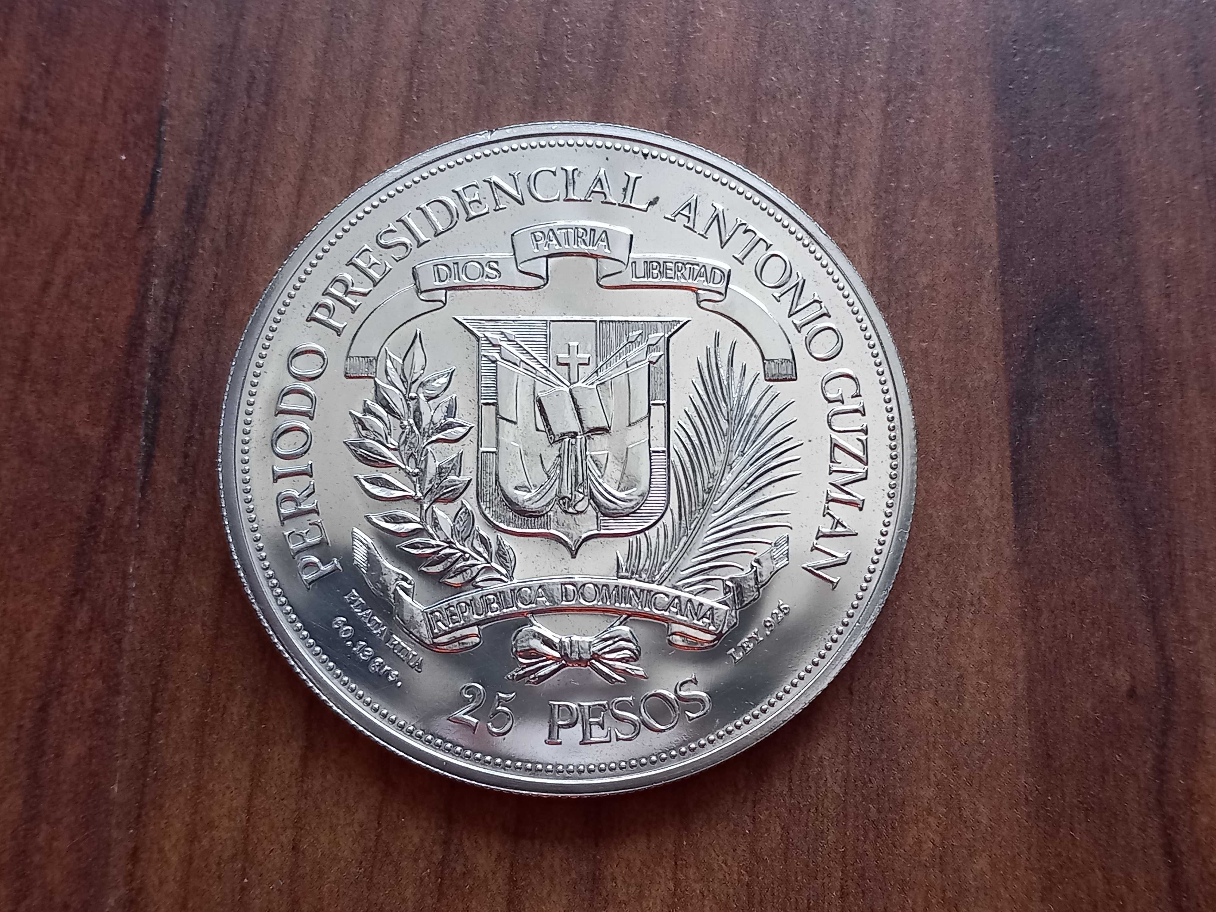 Moeda 25 Pesos 1979 Rep. Dominicana- visita Papa João Paulo II