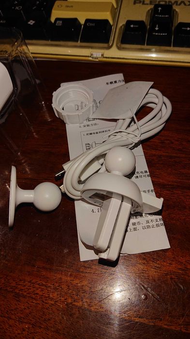 автомобільна бездротова зарядка vst-890 біла