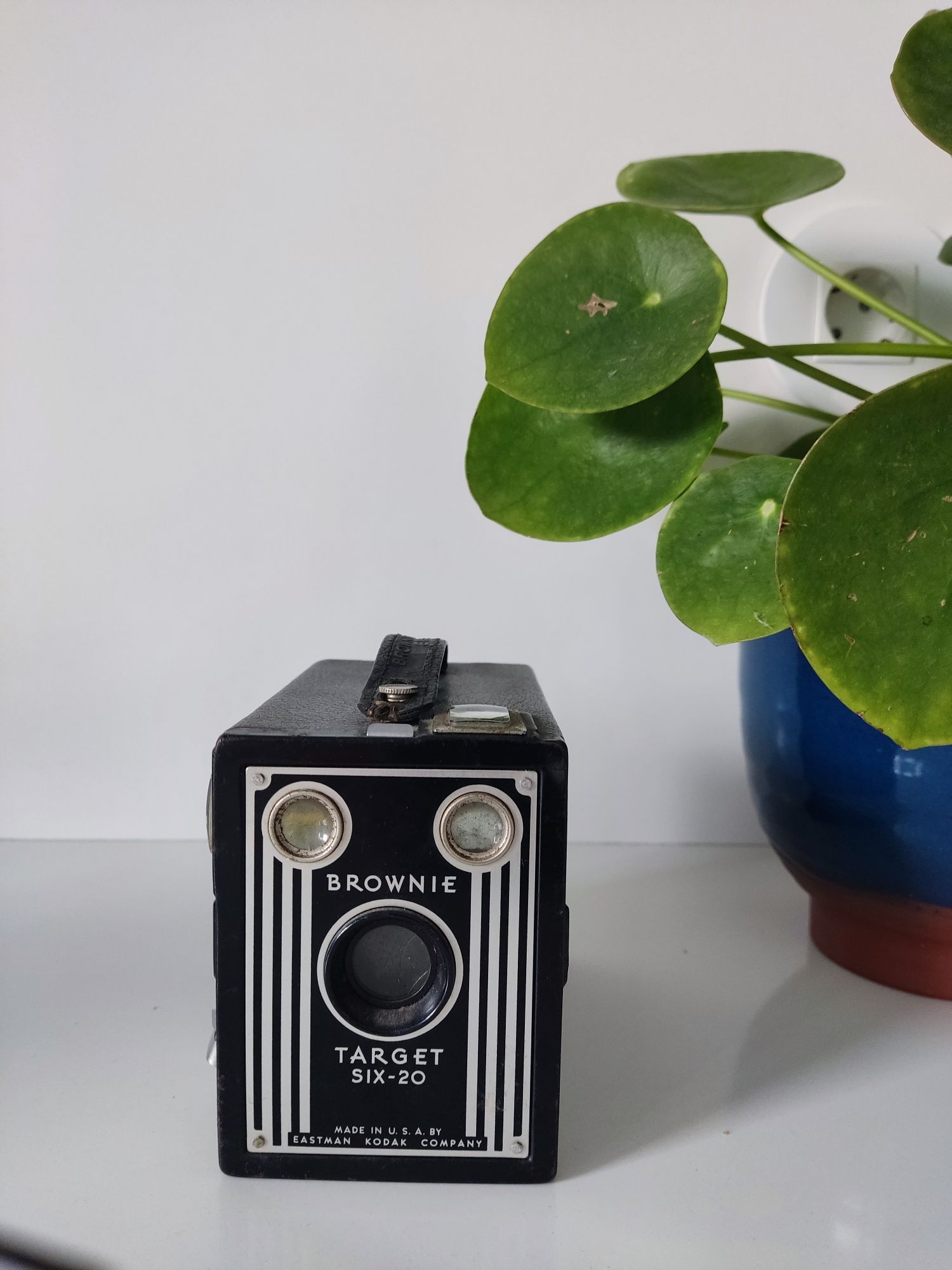 Máquina fotográfica kodac brownie  preta anos 50
Não sabemos se funcio
