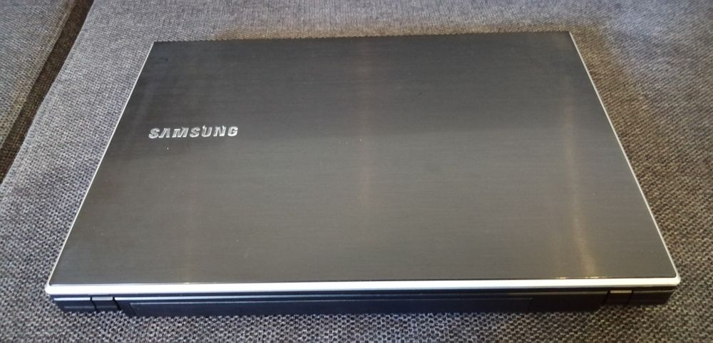 SAMSUNG NP 300 V3A - Melhorado - i3 6Gb SSD