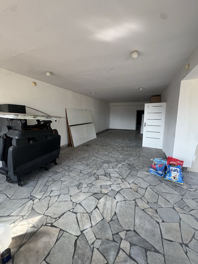 Hala Magazynowa,  pomieszczenia socjalne, duży plac