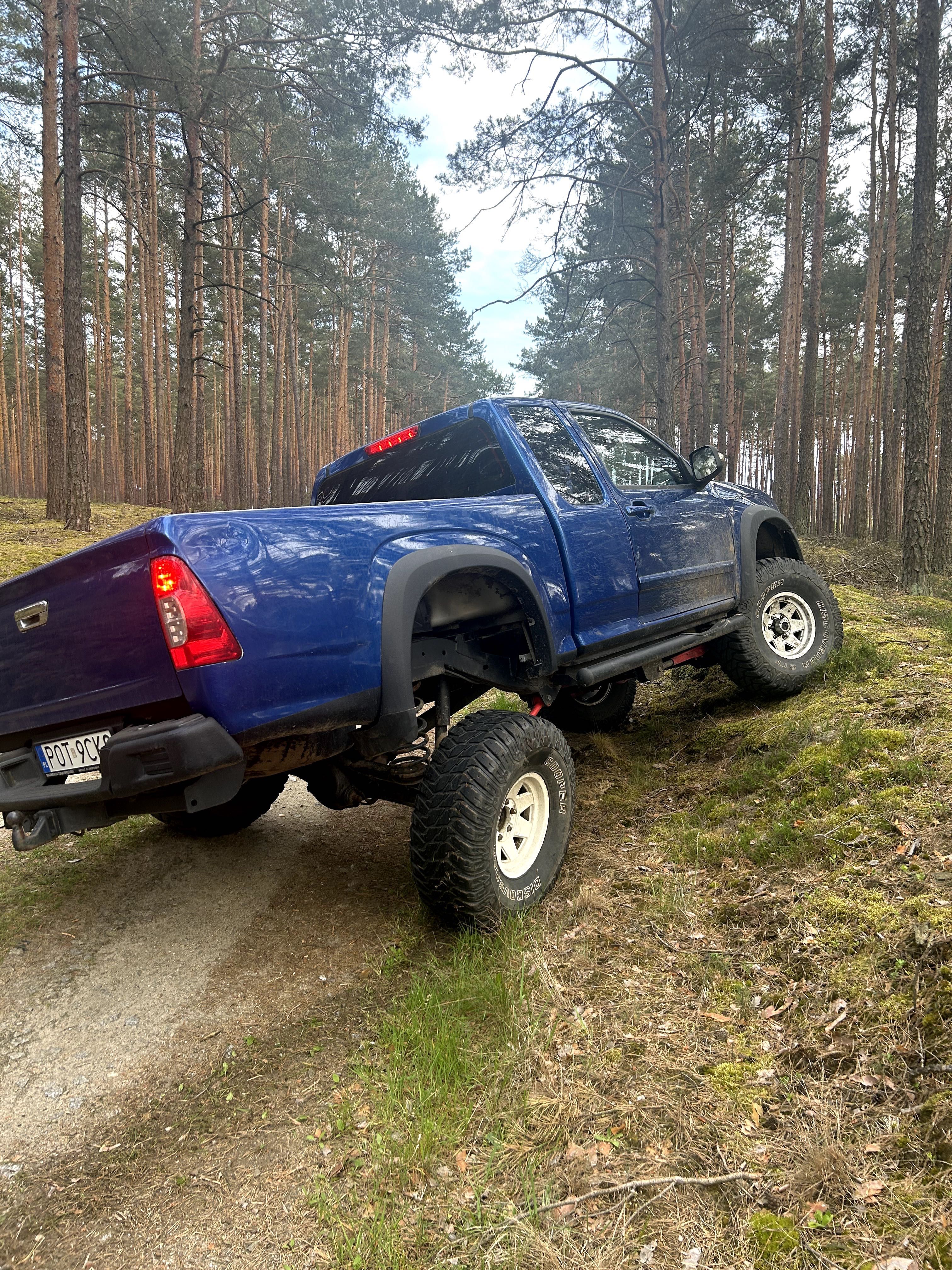 Isuzu D-max silnik skyline