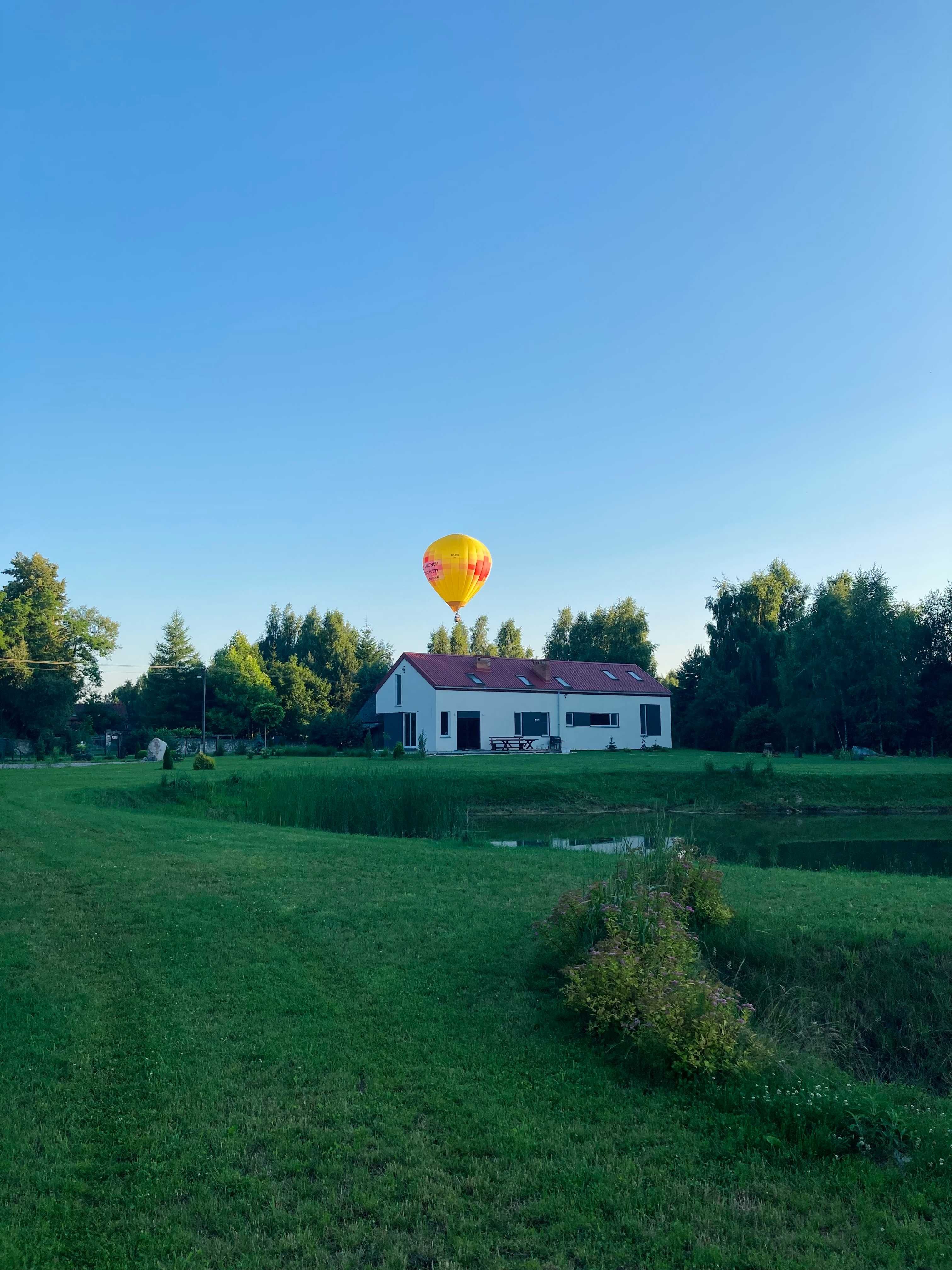 Domek z balią i jeziorem Jacuzzi Wypoczynek Wakacje