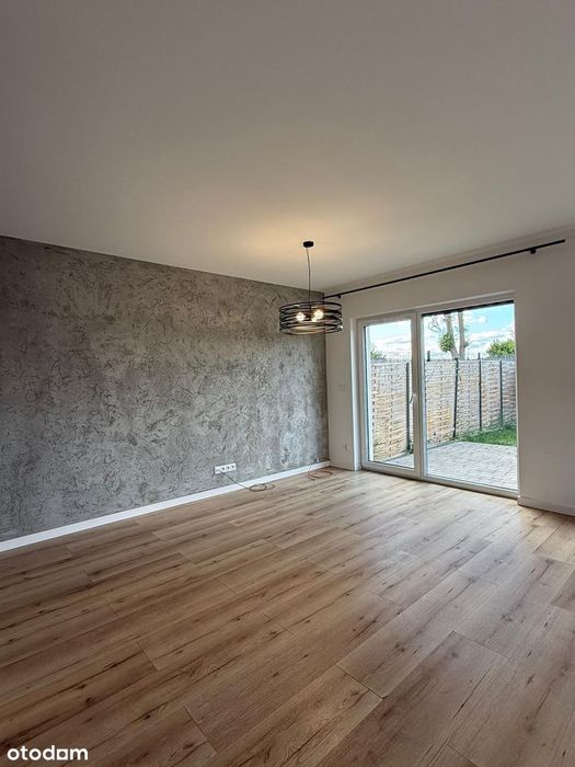 Nowoczesny apartament z własnym tarasem, ogródkiem i parkingiem.