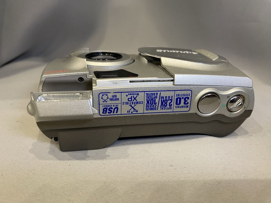 Цифровий фотоапарат Olympus Camedia C-300 Zoom