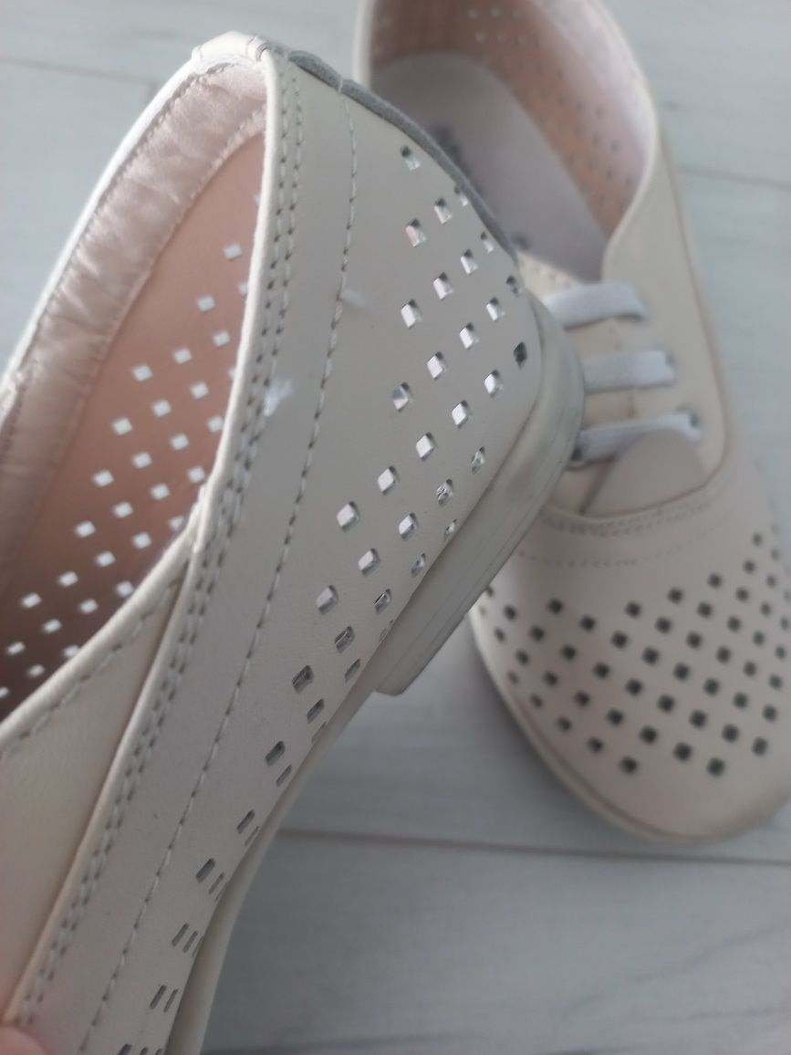 Buty dziewczęce roz 32 beżowe sandałki ażur