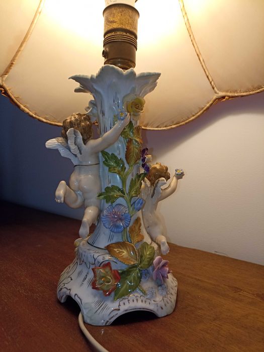 Sprzedam antyczną porcelanową lampę. Cena 380 zł
