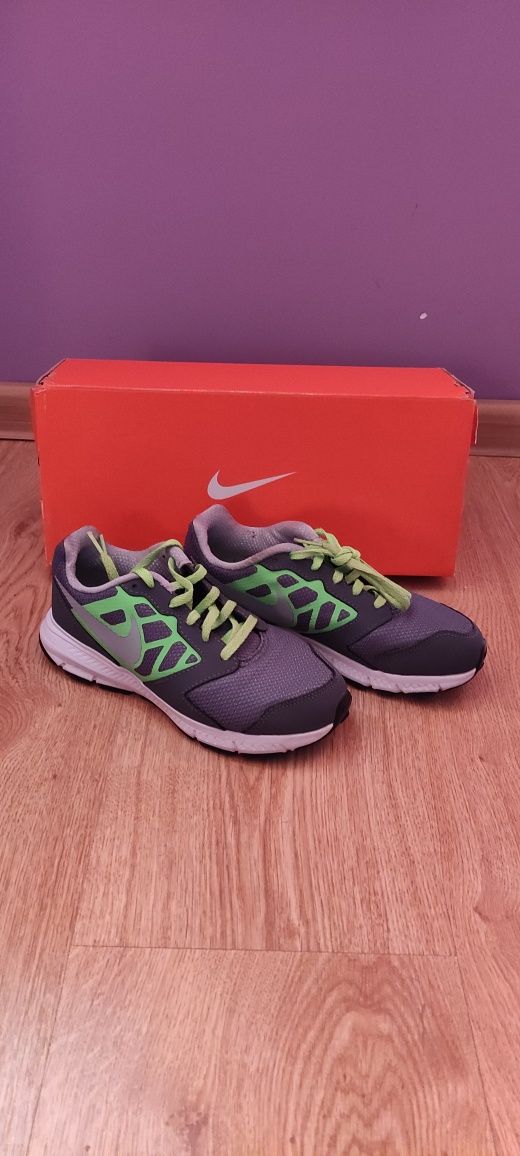 Nike Buty sportowe chłopięce rozmiar 33.5