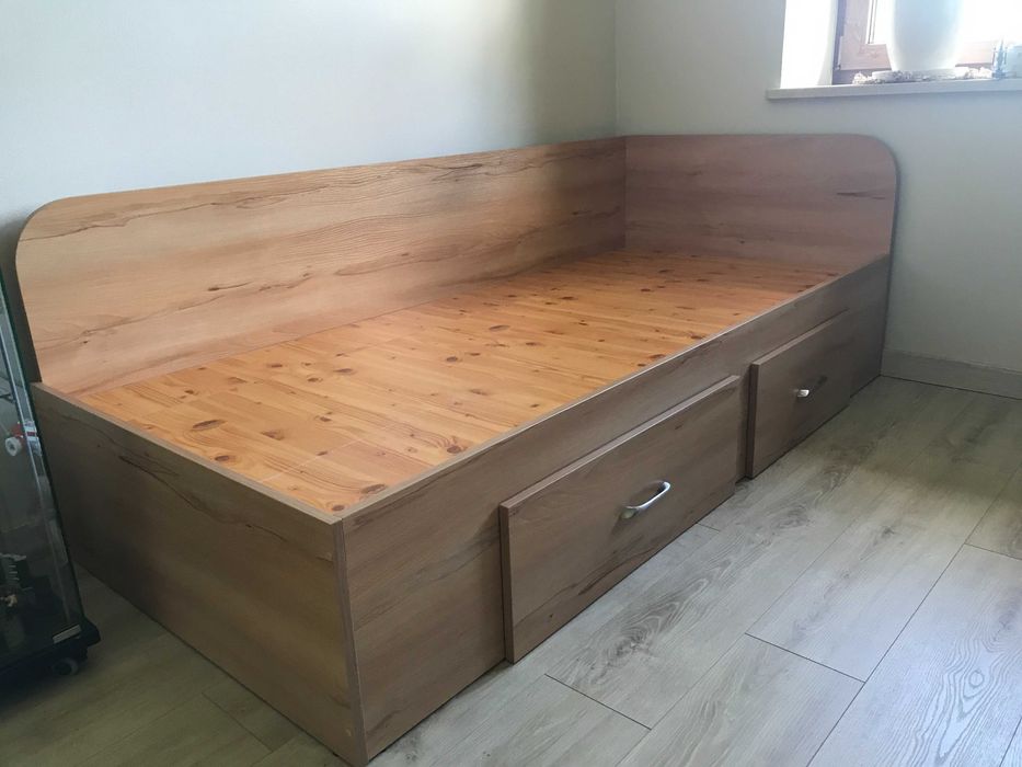 Łóżko jednoosobowe 200 cm x 90 cm