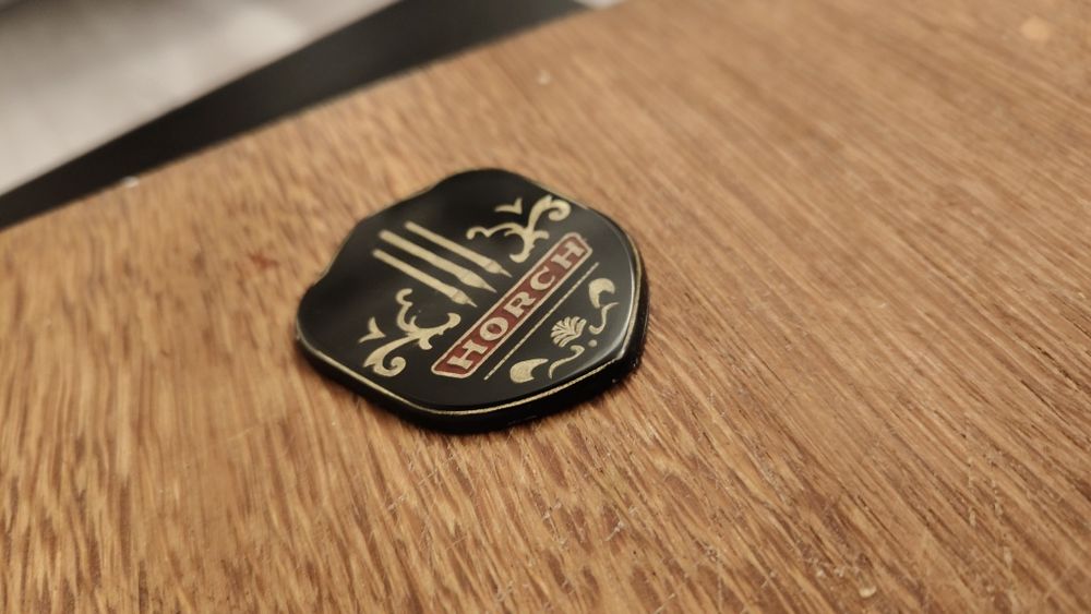 Zamiennik emblematu horch