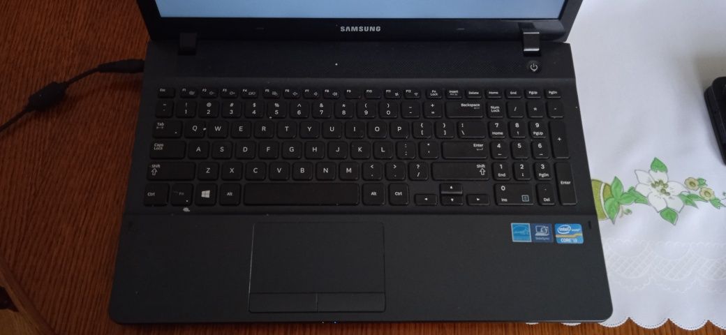 Laptopy 2 Samsungi z miesięczna gwarancja rozruchową