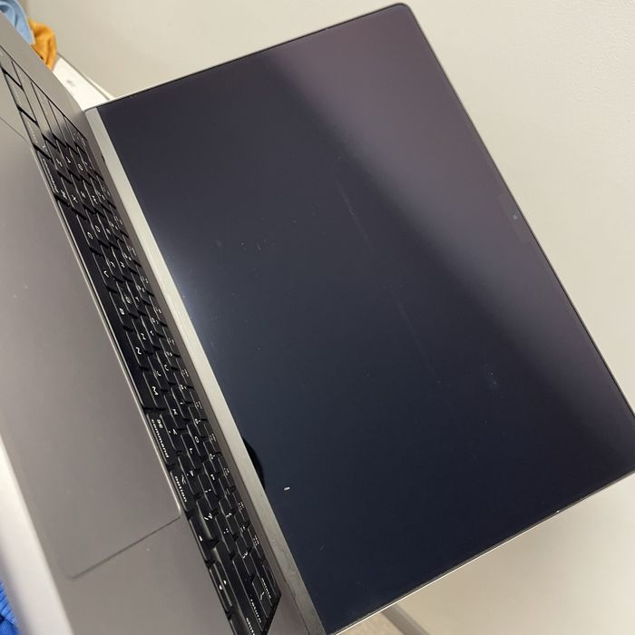 Екран на MacBook Pro 16 2021