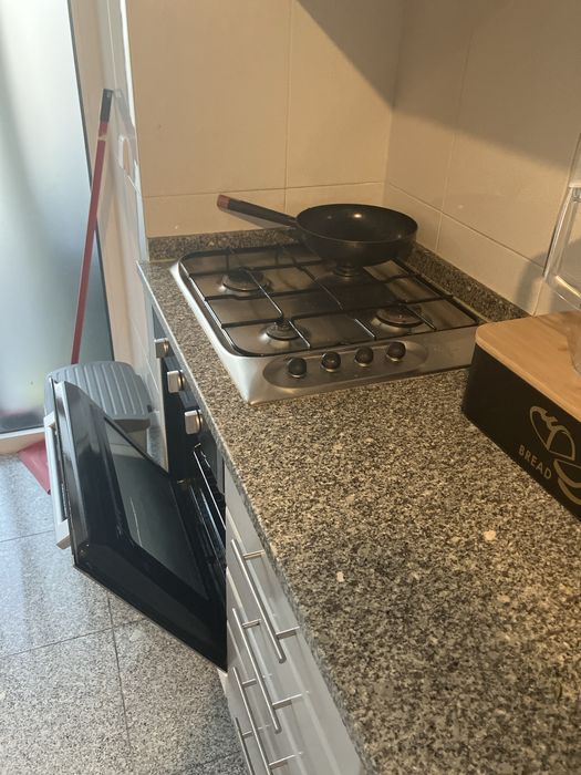 Cozinha branca c/fogão