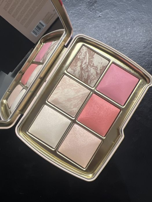 Hourglass paletka