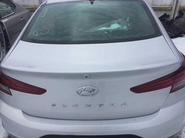 Hyundai Elantra 2019 крышка багажника багажник стопи камера Y8