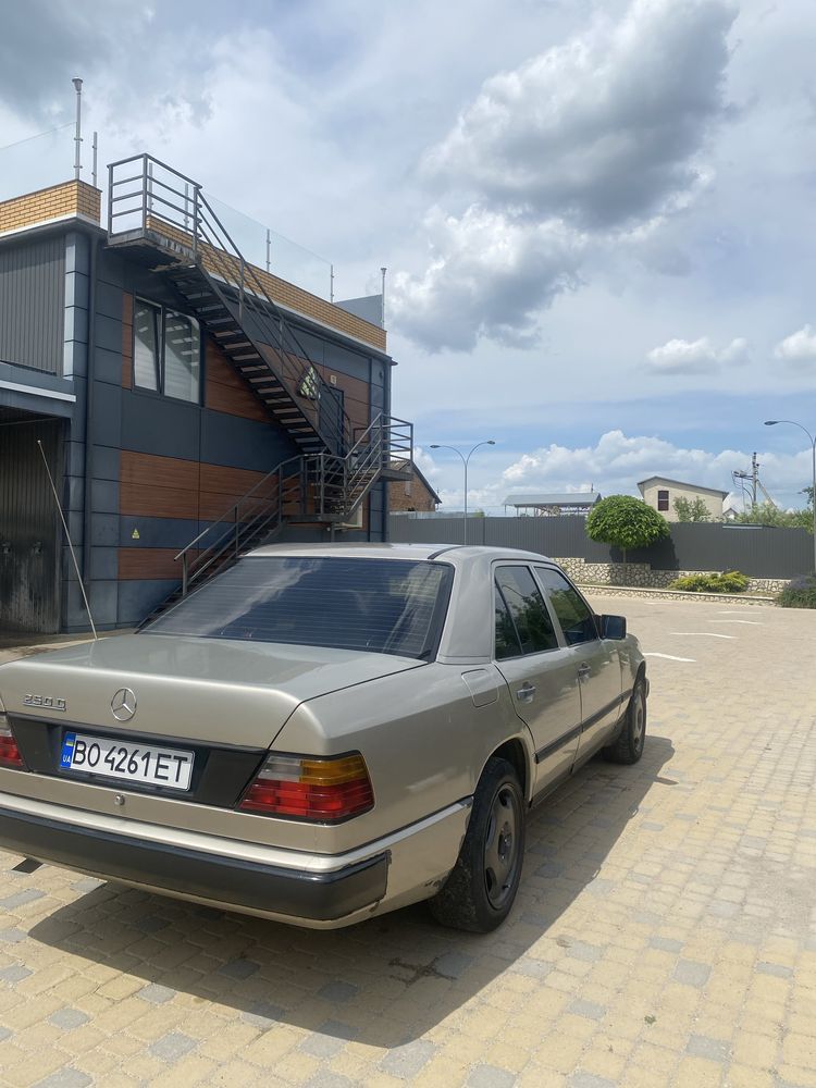 Mercedes benz w124 250d