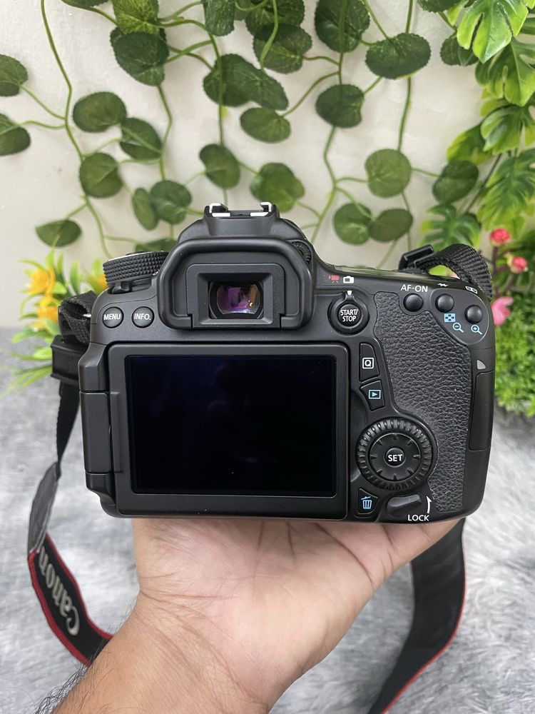 Canon Eos 70D WiFi/ecrã tactile com lente 18-55mm