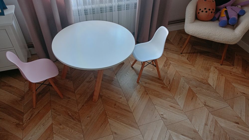 Stoliczek dla dziewczynki