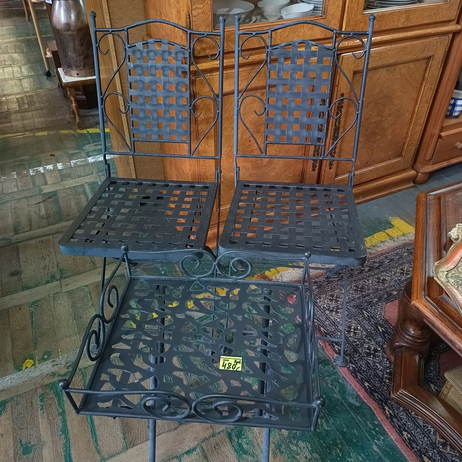 Solidne kute  metalowe krzesła+ stolik